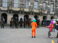 IMG 0800  anti racisme demonstratie clown met politie