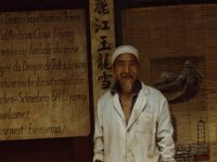 China 1988 Dokter He in Baisha