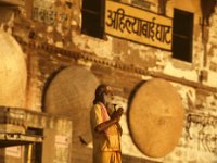 India 1987  praying pelgrim, Varanasi