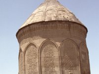 Turkije 1989  Döner Kümbet, Tomb, Kayseri, My guides, one was convicted for murder...