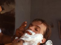 Turkije 1989  Frank gets a shave, Dogubayazit