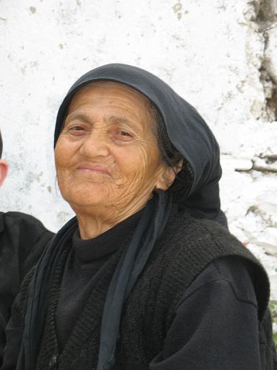 amg_1487.jpg - Gjirokastra christelijke vrouw