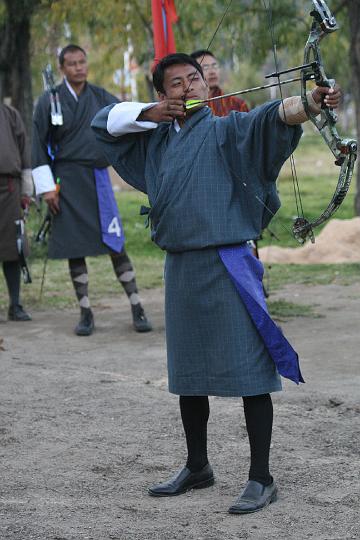 20081103-154bhutan.jpg - boogschieten, de nationale sport