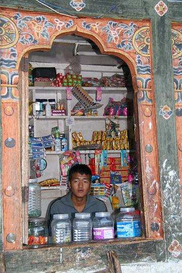 20081103-165bhutan.jpg - bhutanese kruidenier