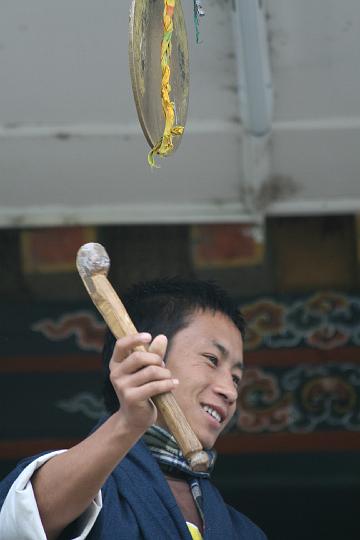 20081105-030bhutan.jpg - ring that bell