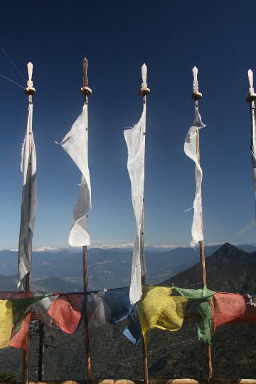 20081117-028bhutan.jpg - gebedsvlaggen