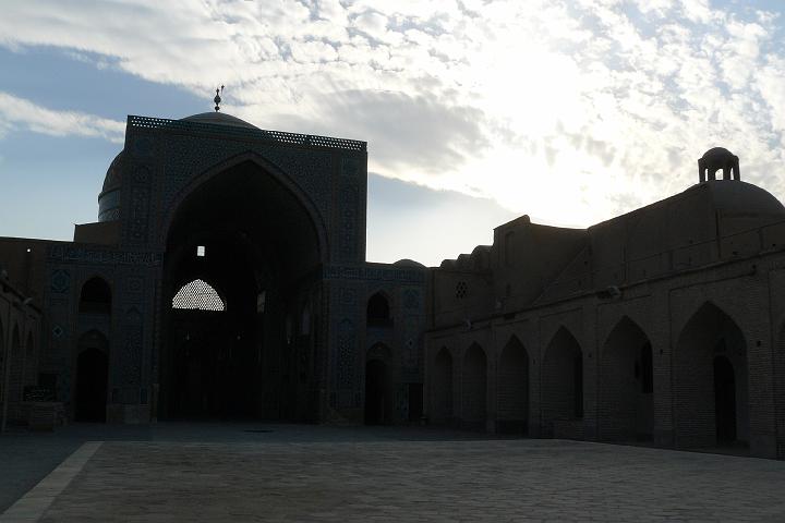 P1010213.JPG - mausoleum of Seyed Roknaddin