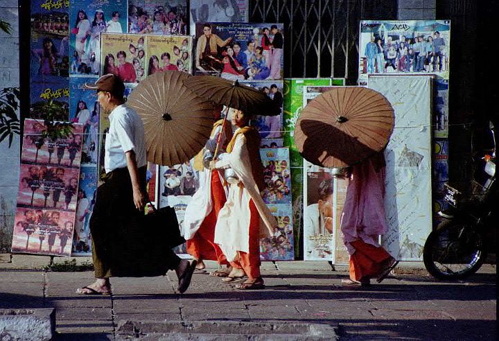 my007.jpg - Yangon in the heat of the day