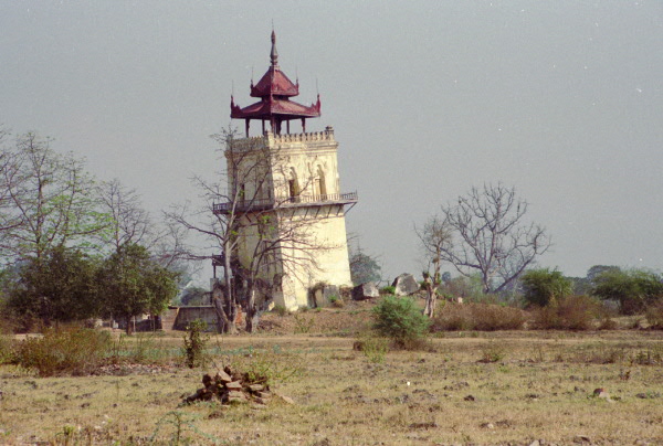 Inwa: de Nanmyin uitkijktoren